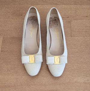 SALVATOR FERRAGAMO VARA BOW IVORY LINEN HEELS - A2